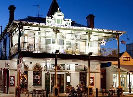 The Shamrock Hotel Echuca Exterior photo